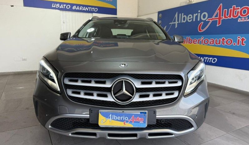 MERCEDES-BENZ GLA 200 pieno