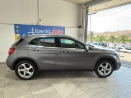 MERCEDES-BENZ GLA 200 pieno