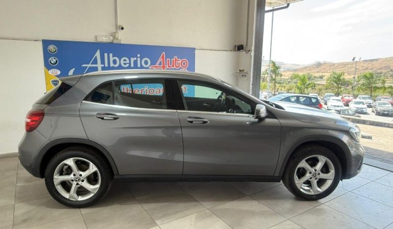 MERCEDES-BENZ GLA 200 pieno