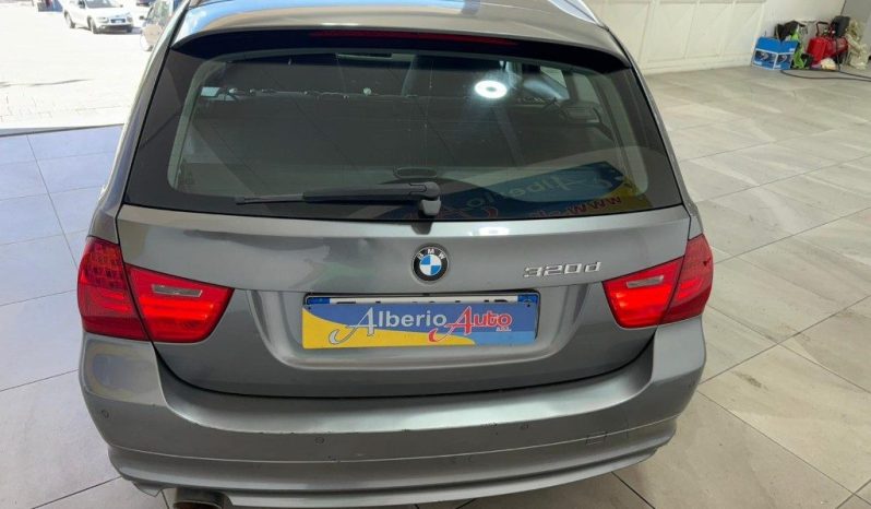 BMW 320 pieno