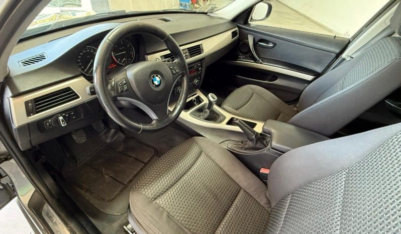 BMW 320 pieno