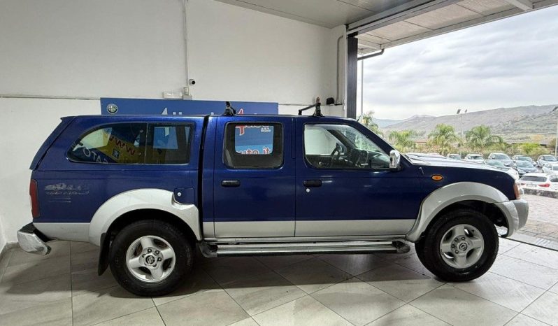 NISSAN Pick Up pieno