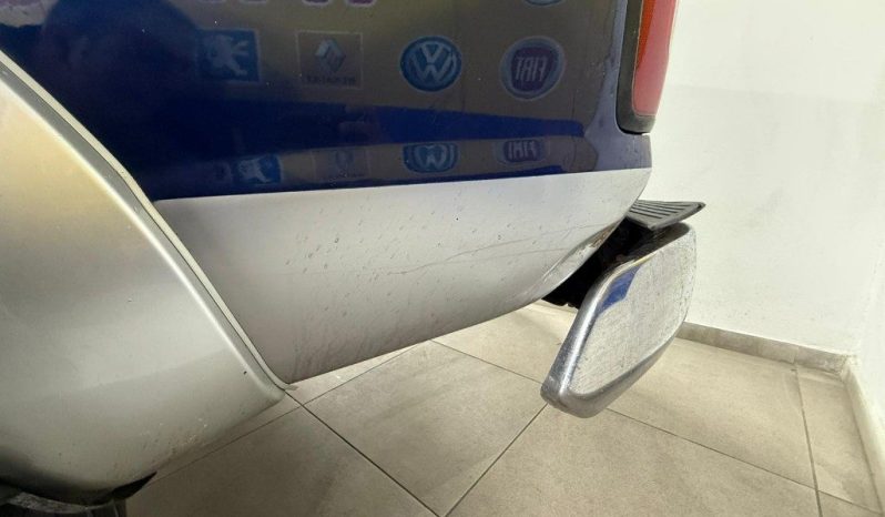 NISSAN Pick Up pieno