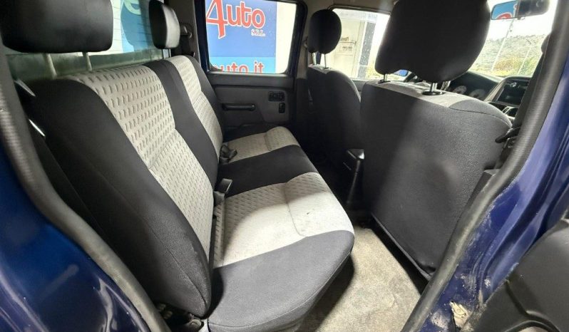 NISSAN Pick Up pieno