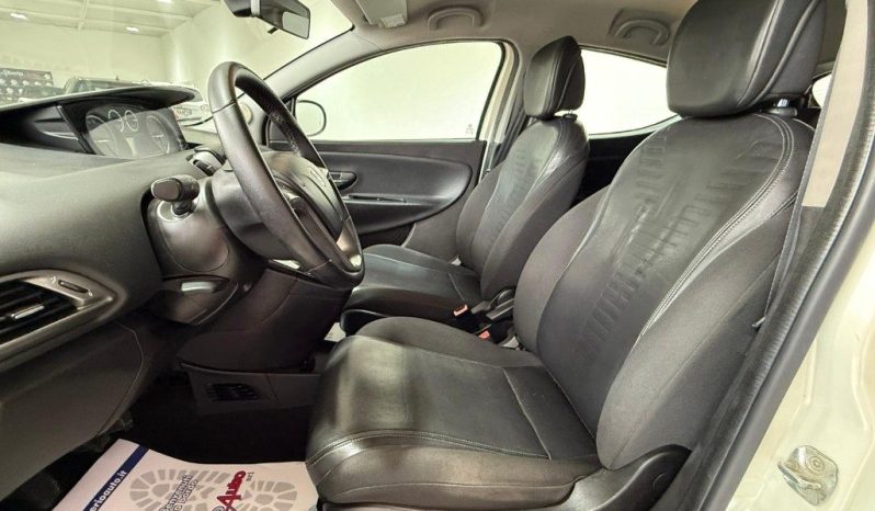 LANCIA Ypsilon pieno