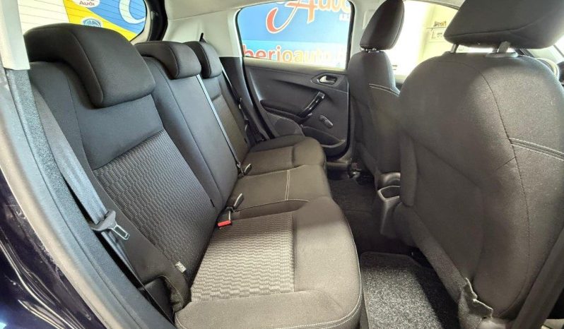 PEUGEOT 208 pieno