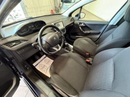 PEUGEOT 208 pieno
