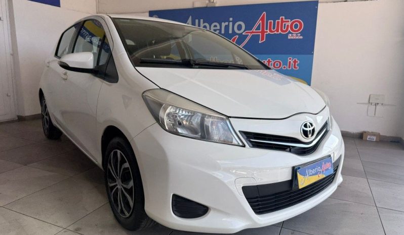 TOYOTA Yaris pieno