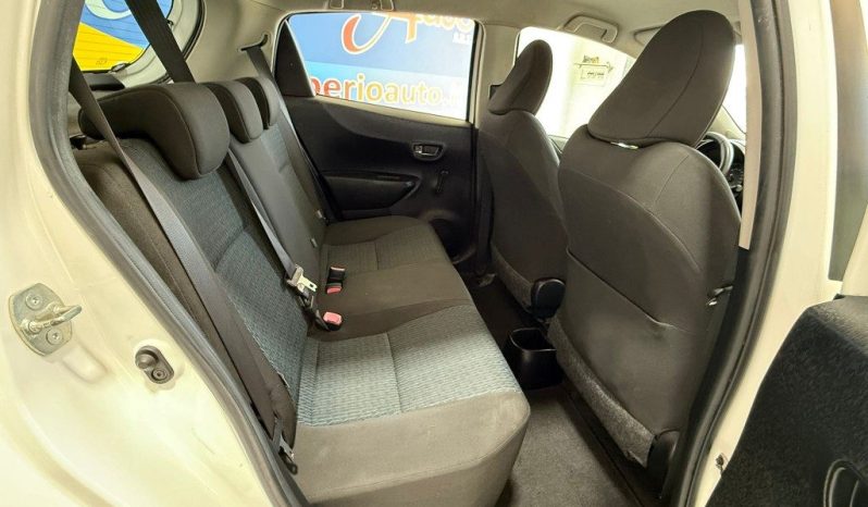 TOYOTA Yaris pieno