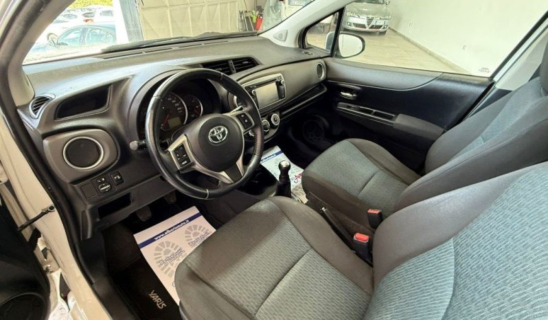 TOYOTA Yaris pieno