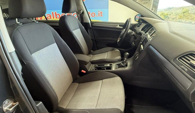 VOLKSWAGEN Golf pieno