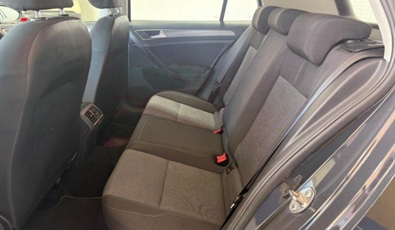 VOLKSWAGEN Golf pieno