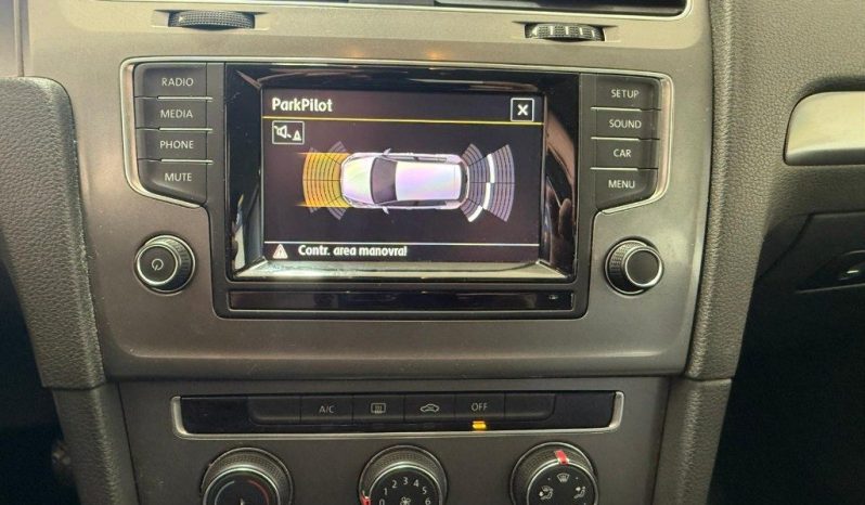 VOLKSWAGEN Golf pieno