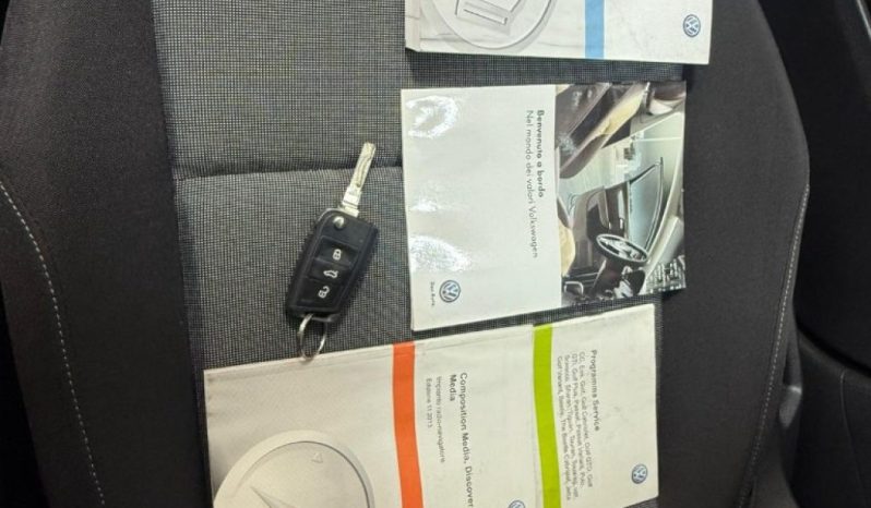 VOLKSWAGEN Golf pieno