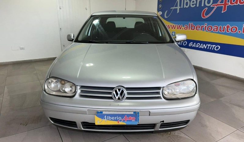 VOLKSWAGEN Golf pieno