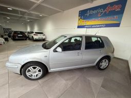 VOLKSWAGEN Golf pieno