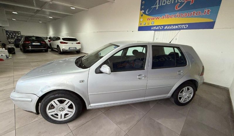 VOLKSWAGEN Golf pieno