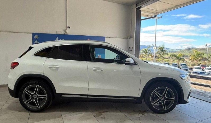 MERCEDES-BENZ GLA 180 pieno
