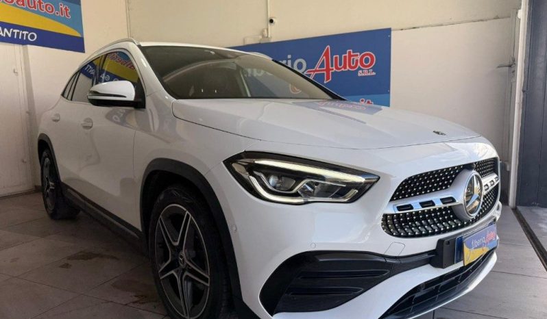 MERCEDES-BENZ GLA 180 pieno