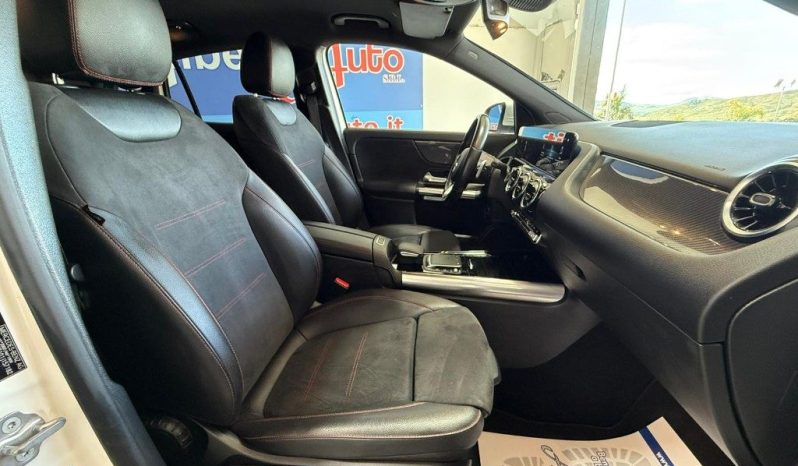 MERCEDES-BENZ GLA 180 pieno