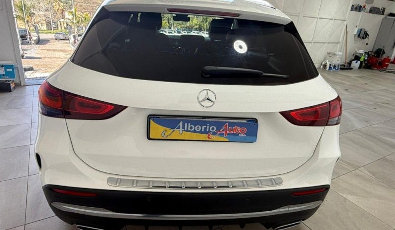 MERCEDES-BENZ GLA 180 pieno