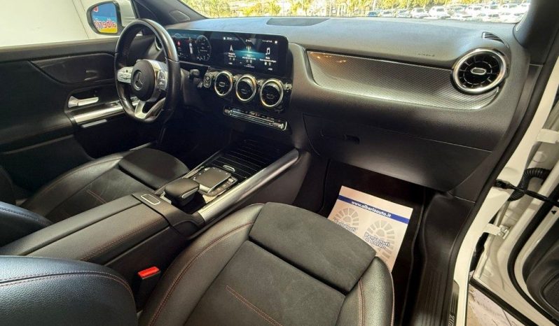 MERCEDES-BENZ GLA 180 pieno