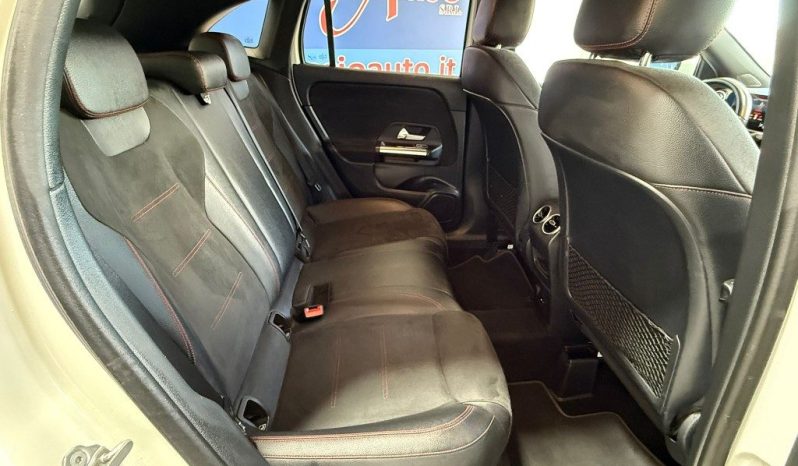 MERCEDES-BENZ GLA 180 pieno