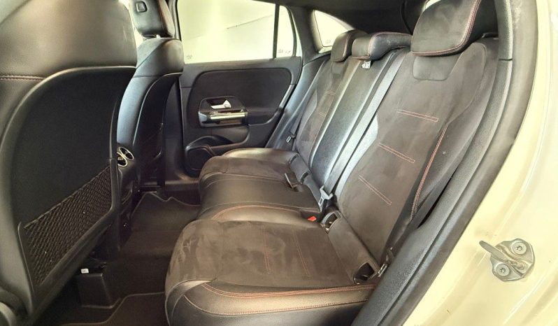 MERCEDES-BENZ GLA 180 pieno