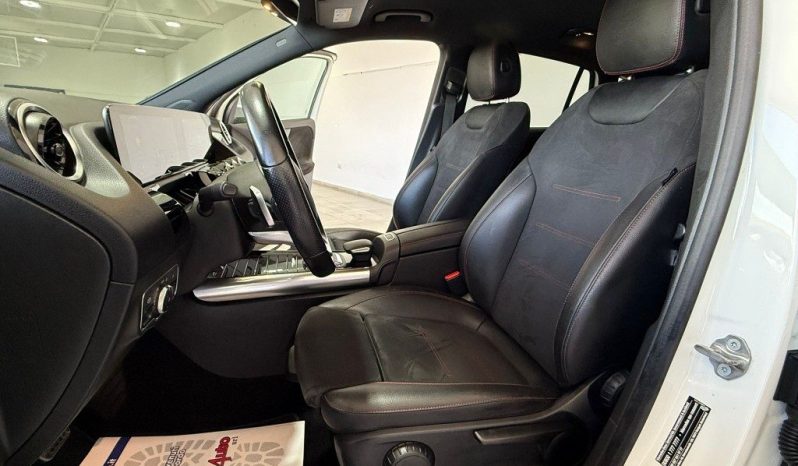 MERCEDES-BENZ GLA 180 pieno