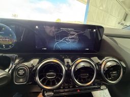 MERCEDES-BENZ GLA 180 pieno