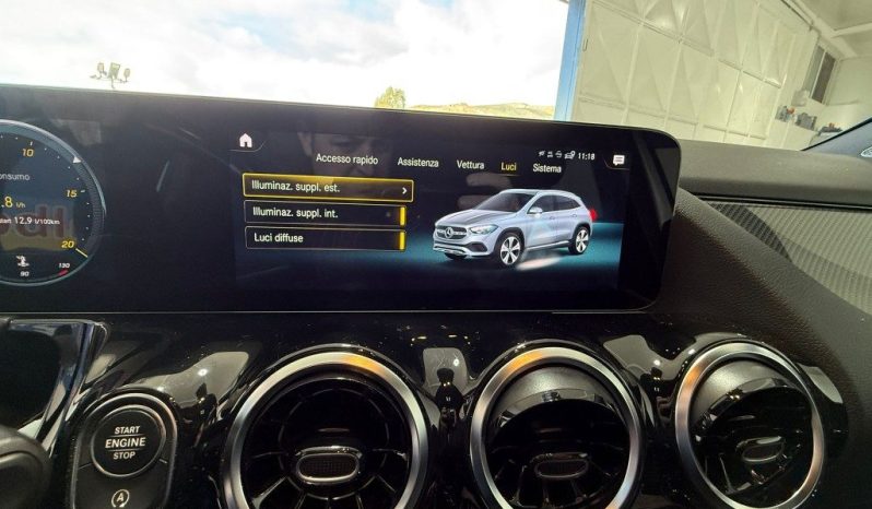 MERCEDES-BENZ GLA 180 pieno