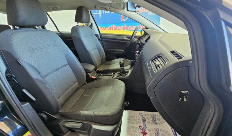 VOLKSWAGEN Golf pieno