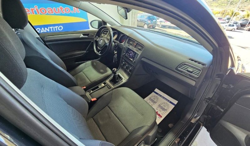 VOLKSWAGEN Golf pieno