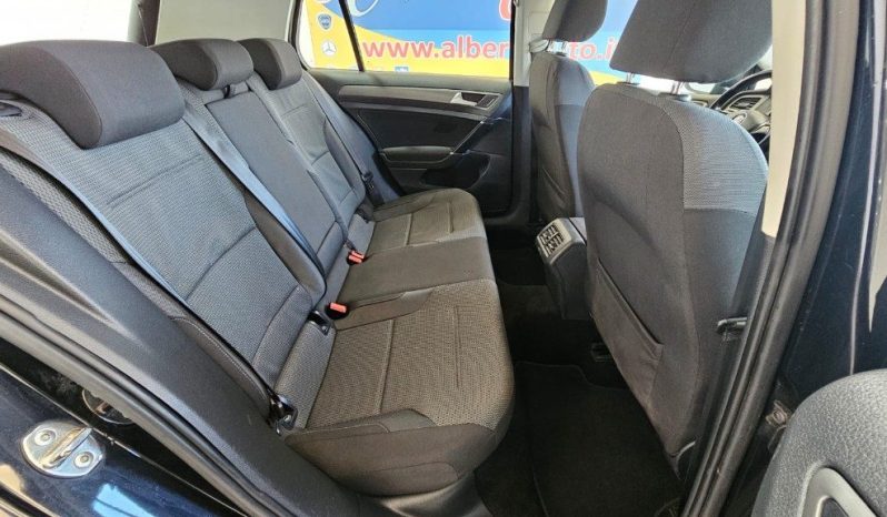 VOLKSWAGEN Golf pieno