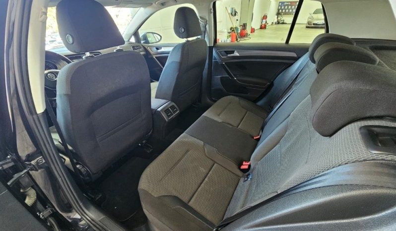 VOLKSWAGEN Golf pieno