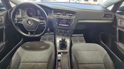 VOLKSWAGEN Golf pieno
