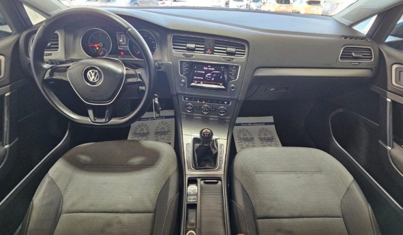 VOLKSWAGEN Golf pieno