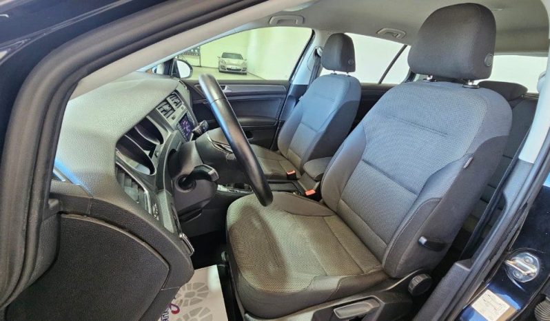 VOLKSWAGEN Golf pieno