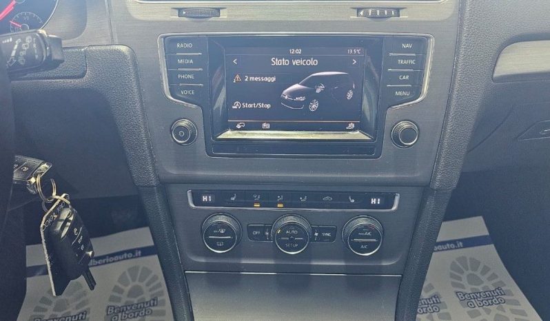 VOLKSWAGEN Golf pieno