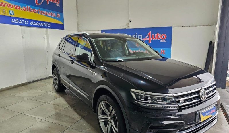 VOLKSWAGEN Tiguan pieno