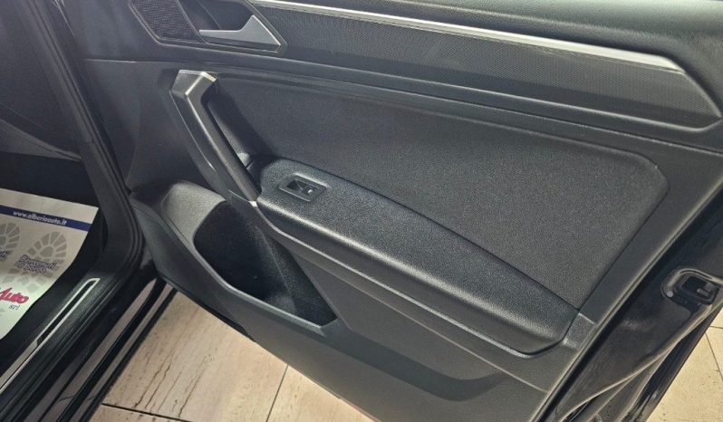 VOLKSWAGEN Tiguan pieno