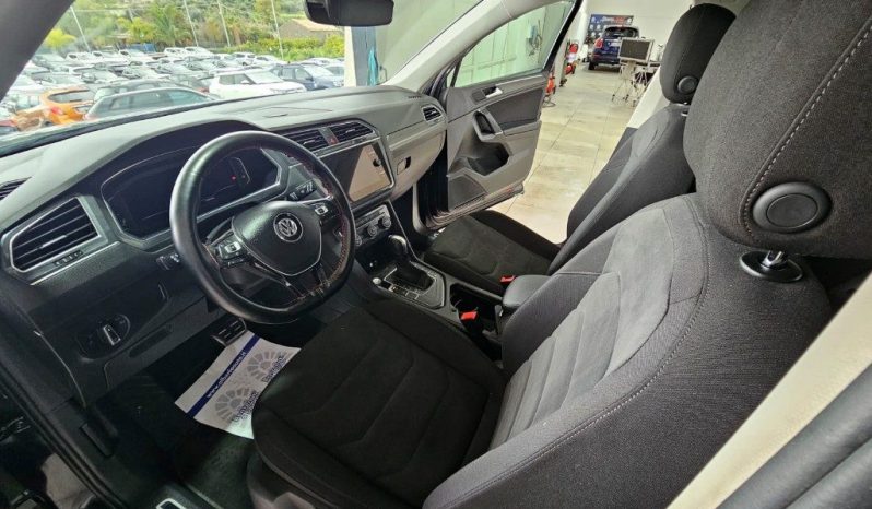 VOLKSWAGEN Tiguan pieno