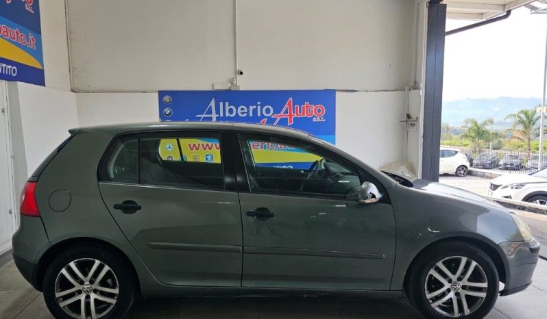 VOLKSWAGEN Golf pieno