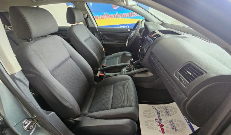 VOLKSWAGEN Golf pieno