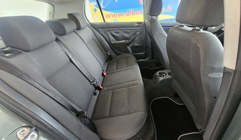 VOLKSWAGEN Golf pieno