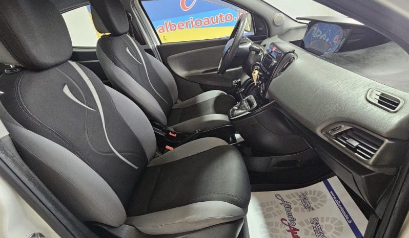 LANCIA Ypsilon pieno