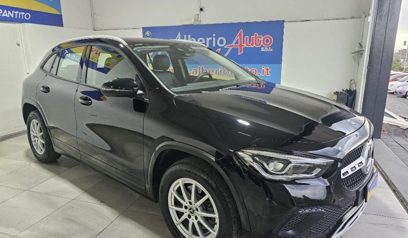 MERCEDES-BENZ GLA 200 pieno