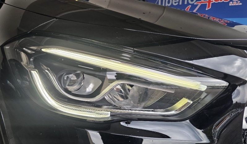 MERCEDES-BENZ GLA 200 pieno