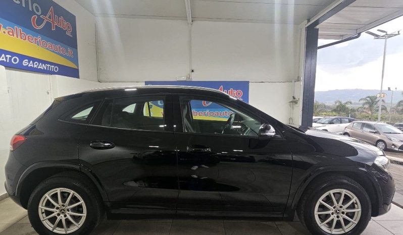 MERCEDES-BENZ GLA 200 pieno