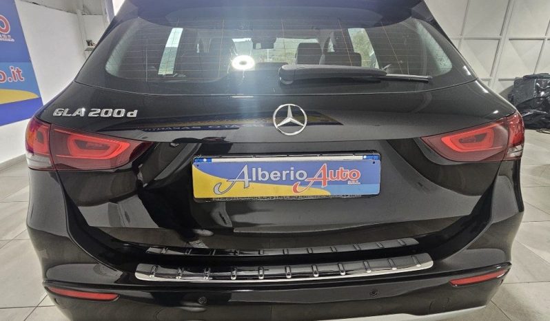 MERCEDES-BENZ GLA 200 pieno